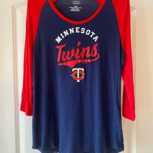Minnesota Twins Majestic Women's  Long Sleeve Shirt Large